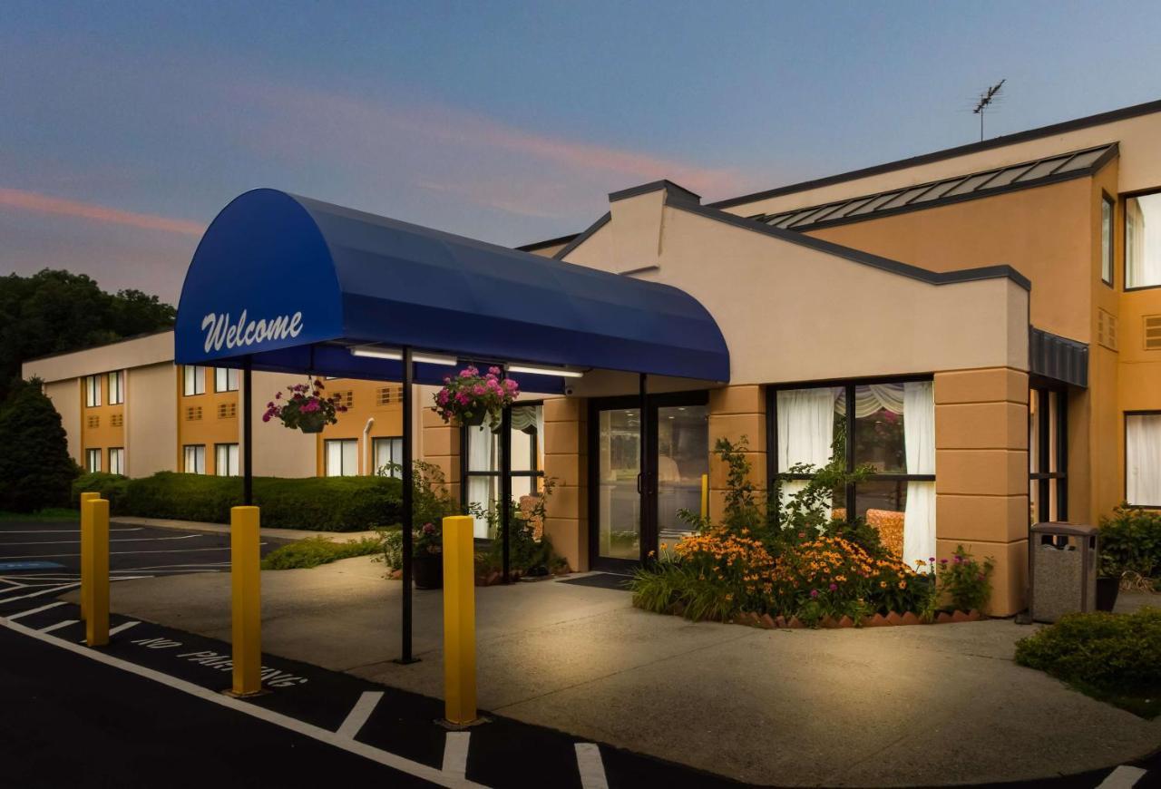 All Seasons Inn & Suites Smithfield Exteriér fotografie
